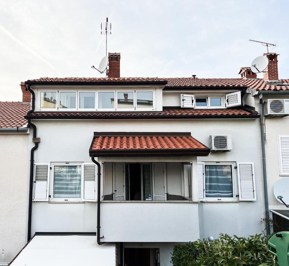 Maestral Apartments 弗尔萨尔 外观 照片